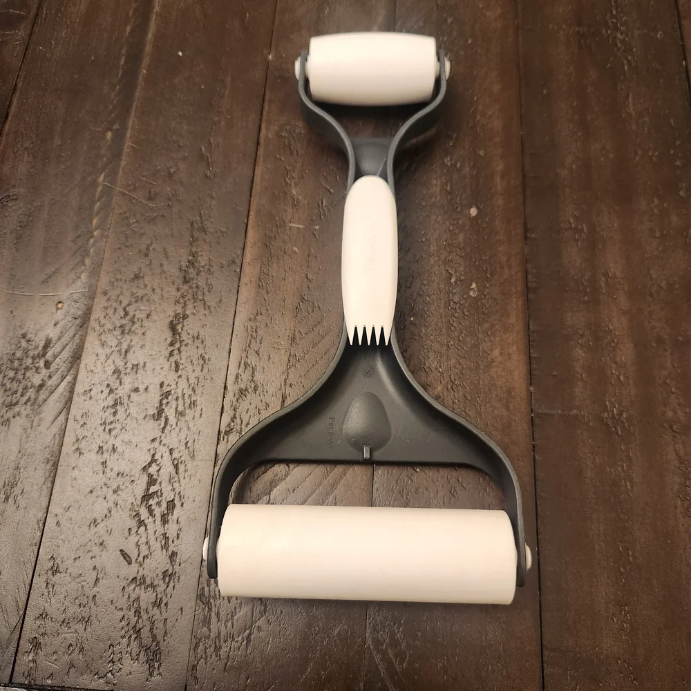 Pampered Chef Gray Baker's Roller